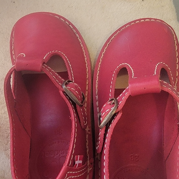 Stylish Red Leather Dress Shoes for Women - Picture 1 of 7